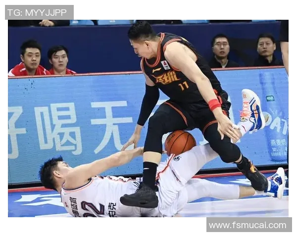 深入探讨上海篮球队的战术配合与球员默契度的全面对比分析